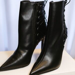 COPY - CARLOS SANTANA BLACK LEATHER LACE UP ANKLE BOOTIES 7.5 NWT